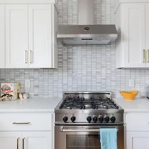  Holiday home Brand New Luxury Near Downtown